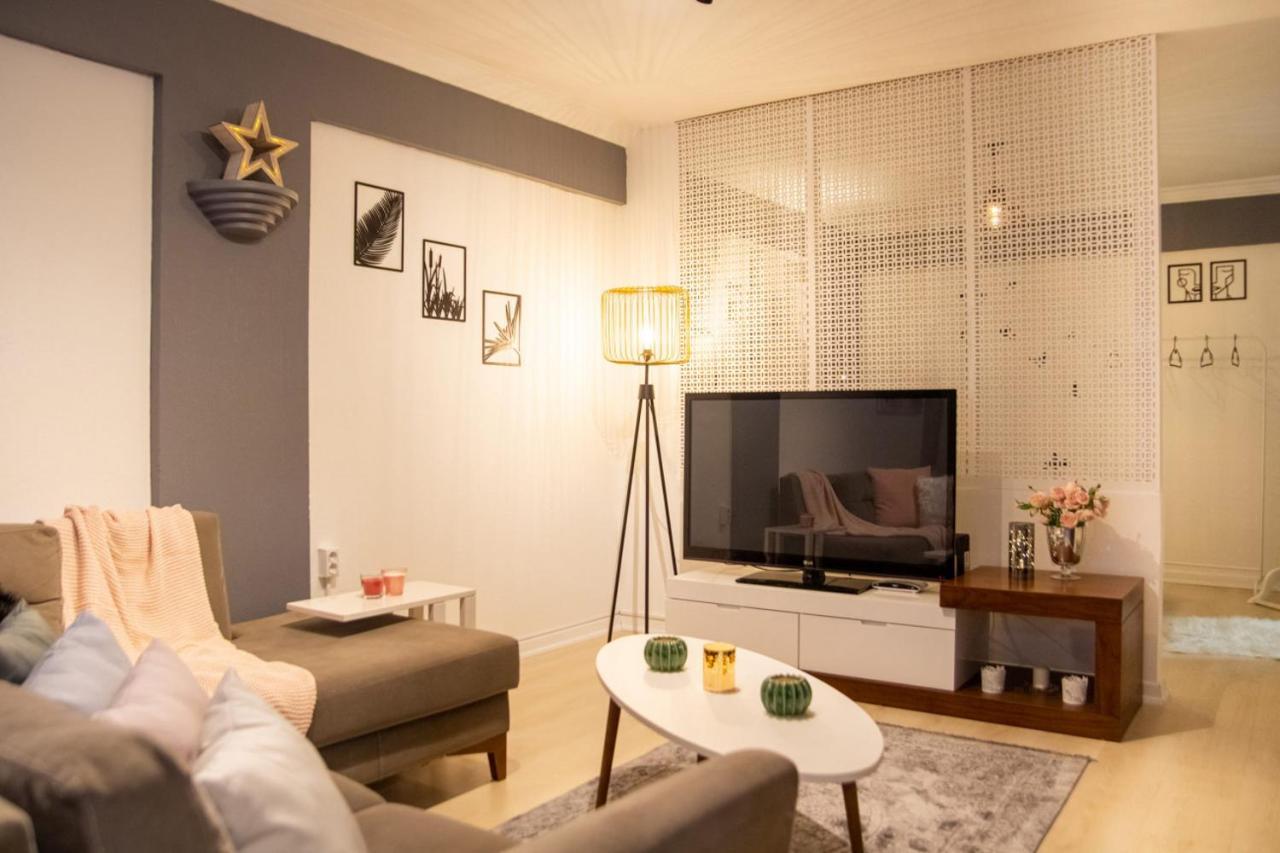 Amazing Flat Near The Coast With A Delightful Shared Terrace Close To Public Transportation In Karsiyaka Izmir Bagian luar foto