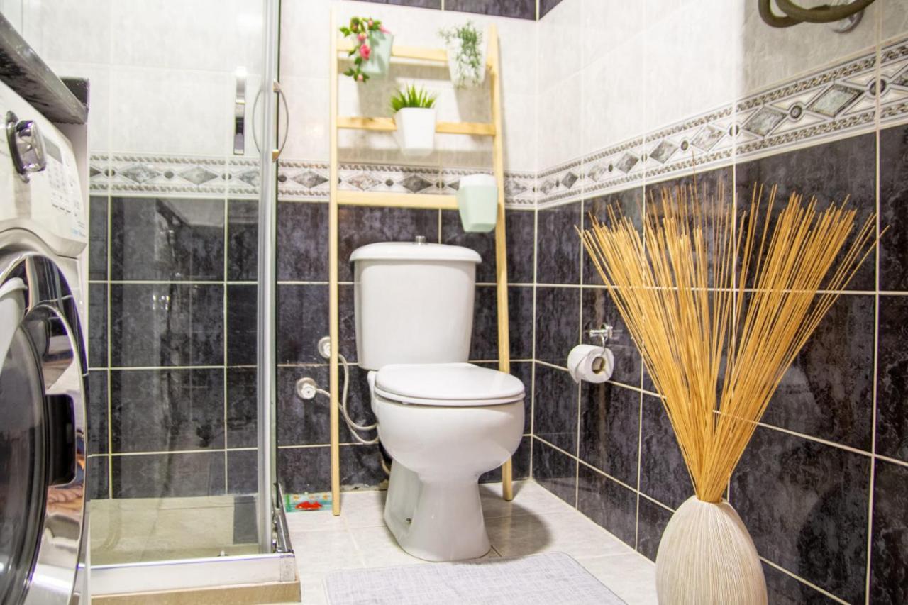 Amazing Flat Near The Coast With A Delightful Shared Terrace Close To Public Transportation In Karsiyaka Izmir Bagian luar foto