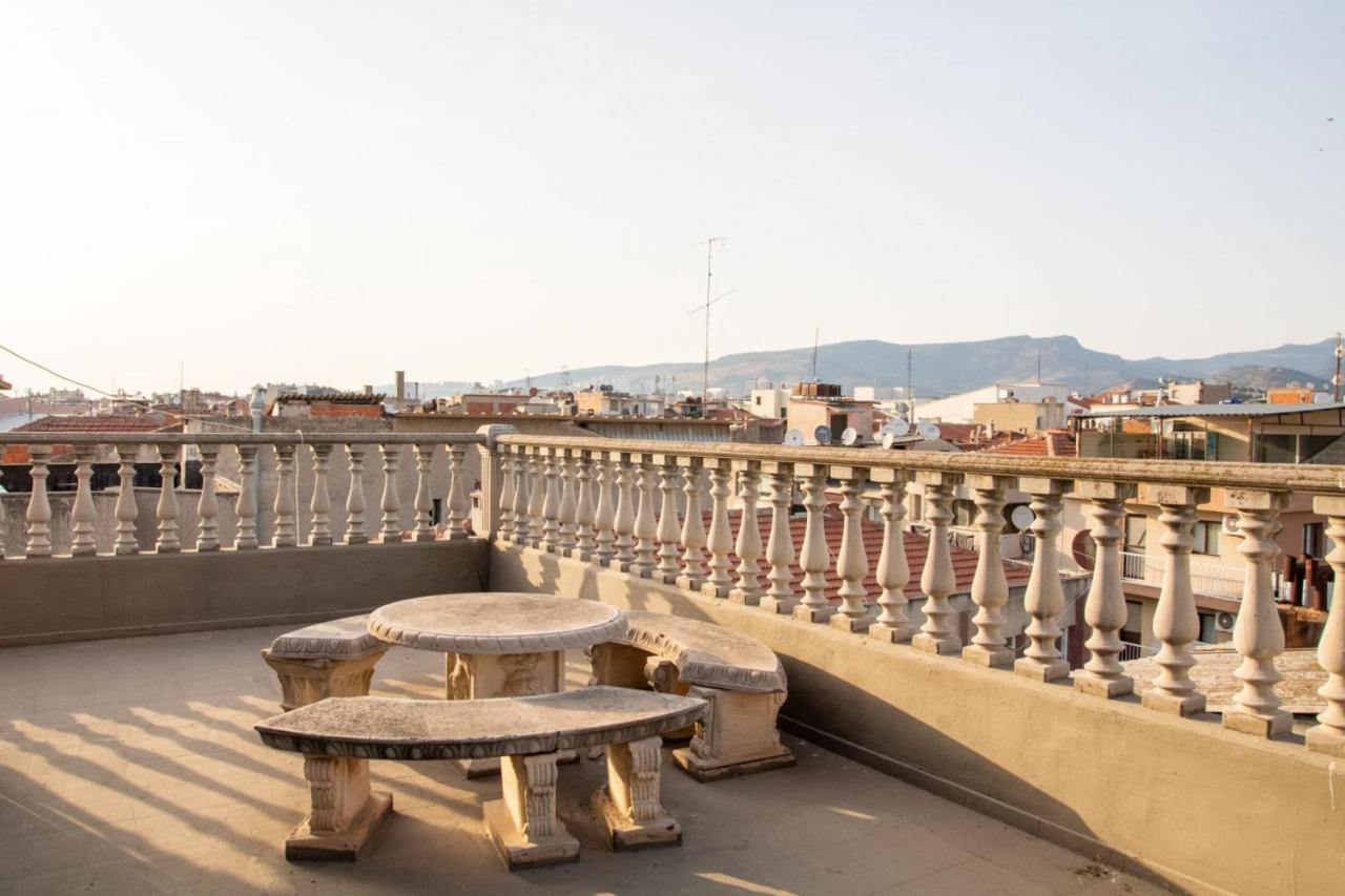 Amazing Flat Near The Coast With A Delightful Shared Terrace Close To Public Transportation In Karsiyaka Izmir Bagian luar foto